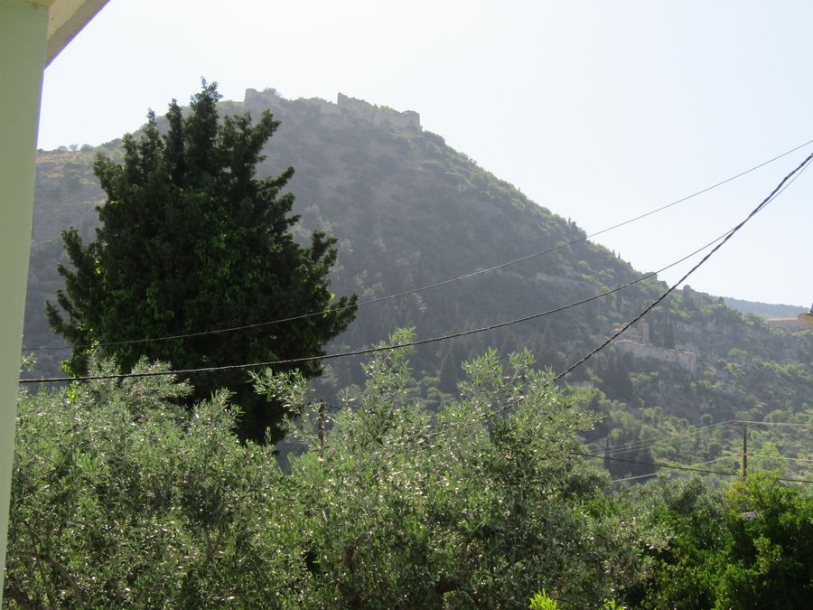 Μεγάλη μονοκατοικία προς πώληση στο Μυστρά