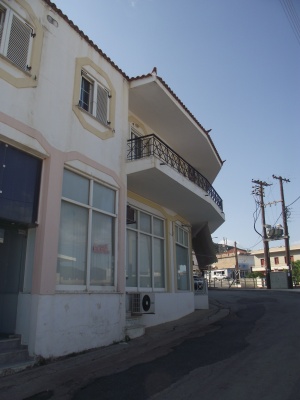 Επαγγελματικό κτήριο προς πώληση στους Μολάους