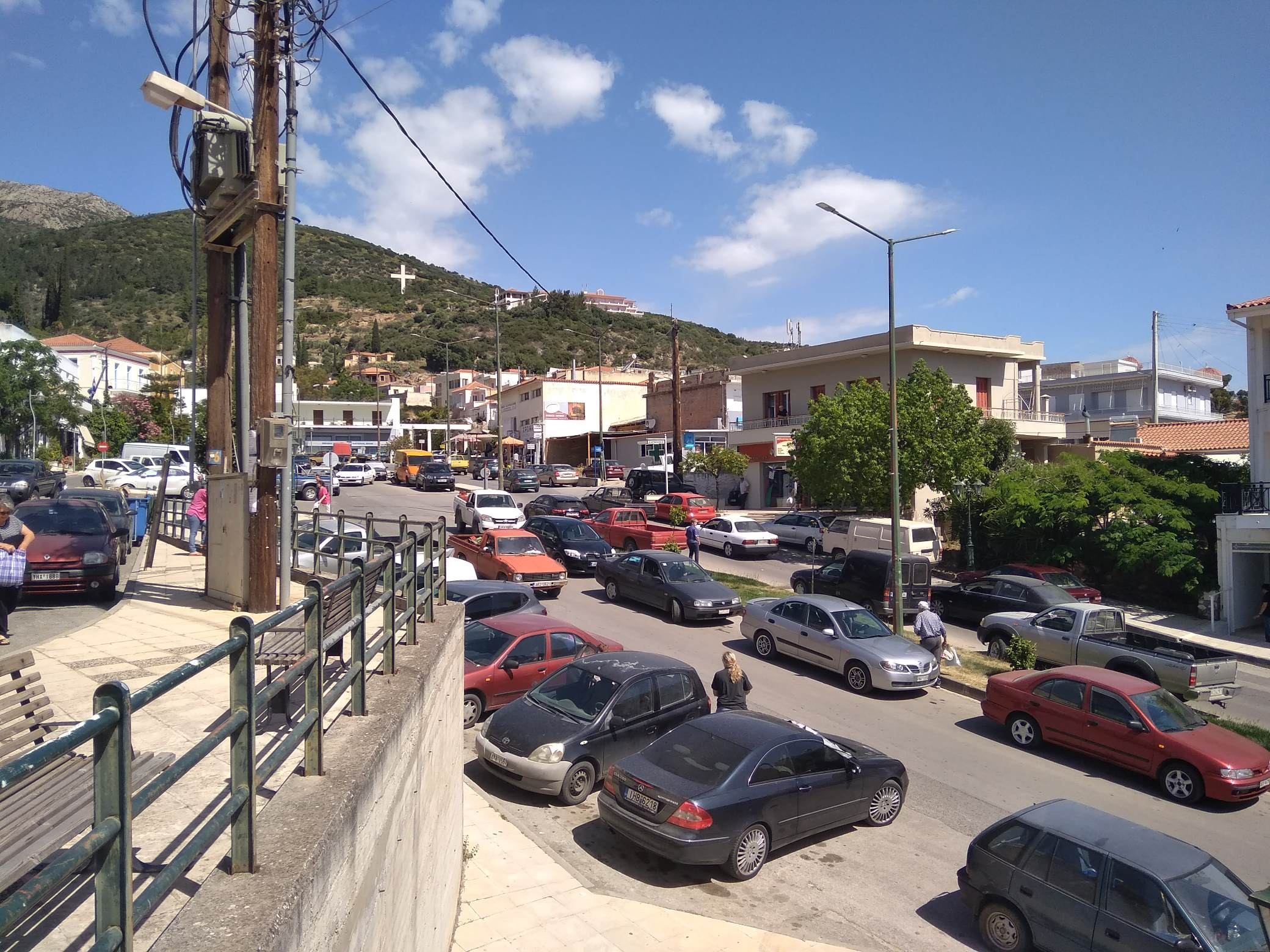 Επαγγελματικό κτήριο προς πώληση στους Μολάους