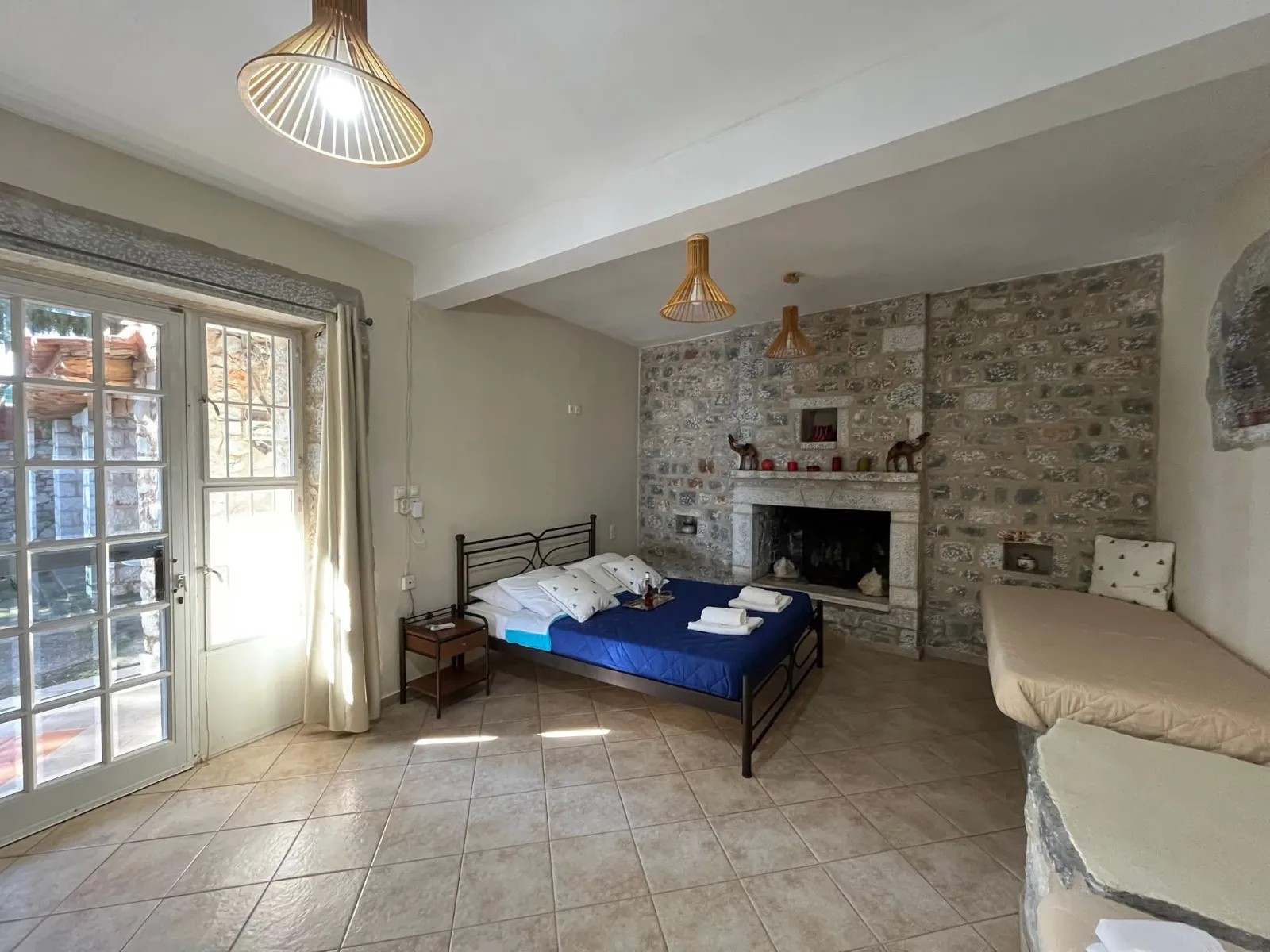 Πωλείται πέτρινη μονοκατοικία 120 τ.μ στη Μάνη με απέραντη θέα τον λακωνικό κόλπο