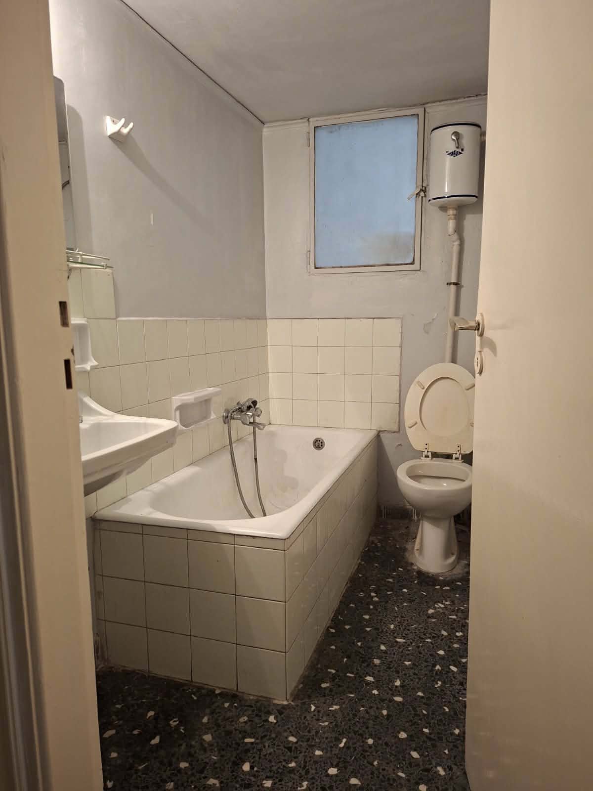 Αθήνα, πωλείται γκαρσονιέρα 26 τ.μ, με ξεχωριστή κουζίνα