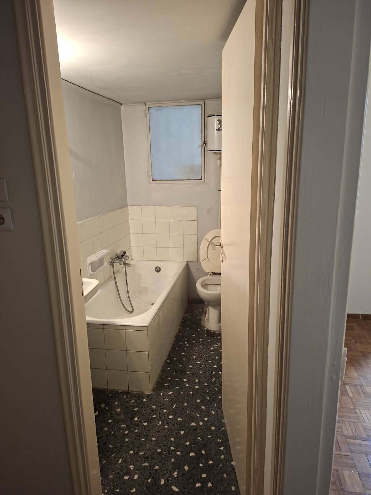 Αθήνα, πωλείται γκαρσονιέρα 26 τ.μ, με ξεχωριστή κουζίνα