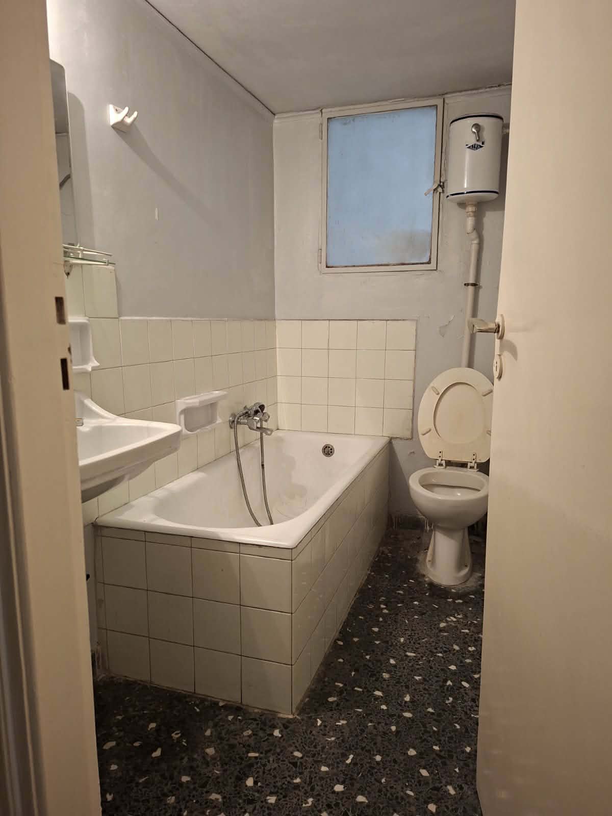 Αθήνα, πωλείται γκαρσονιέρα 26 τ.μ, με ξεχωριστή κουζίνα