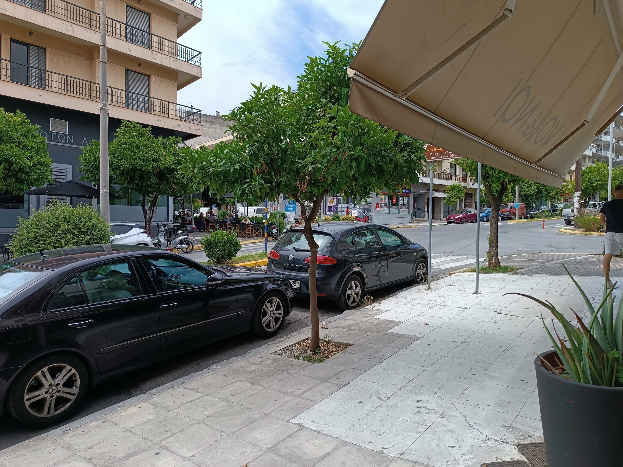 Σπάρτη, ενοικιάζεται κατάστημα 160 τ.μ με υπόγειο 40 τ.μ.