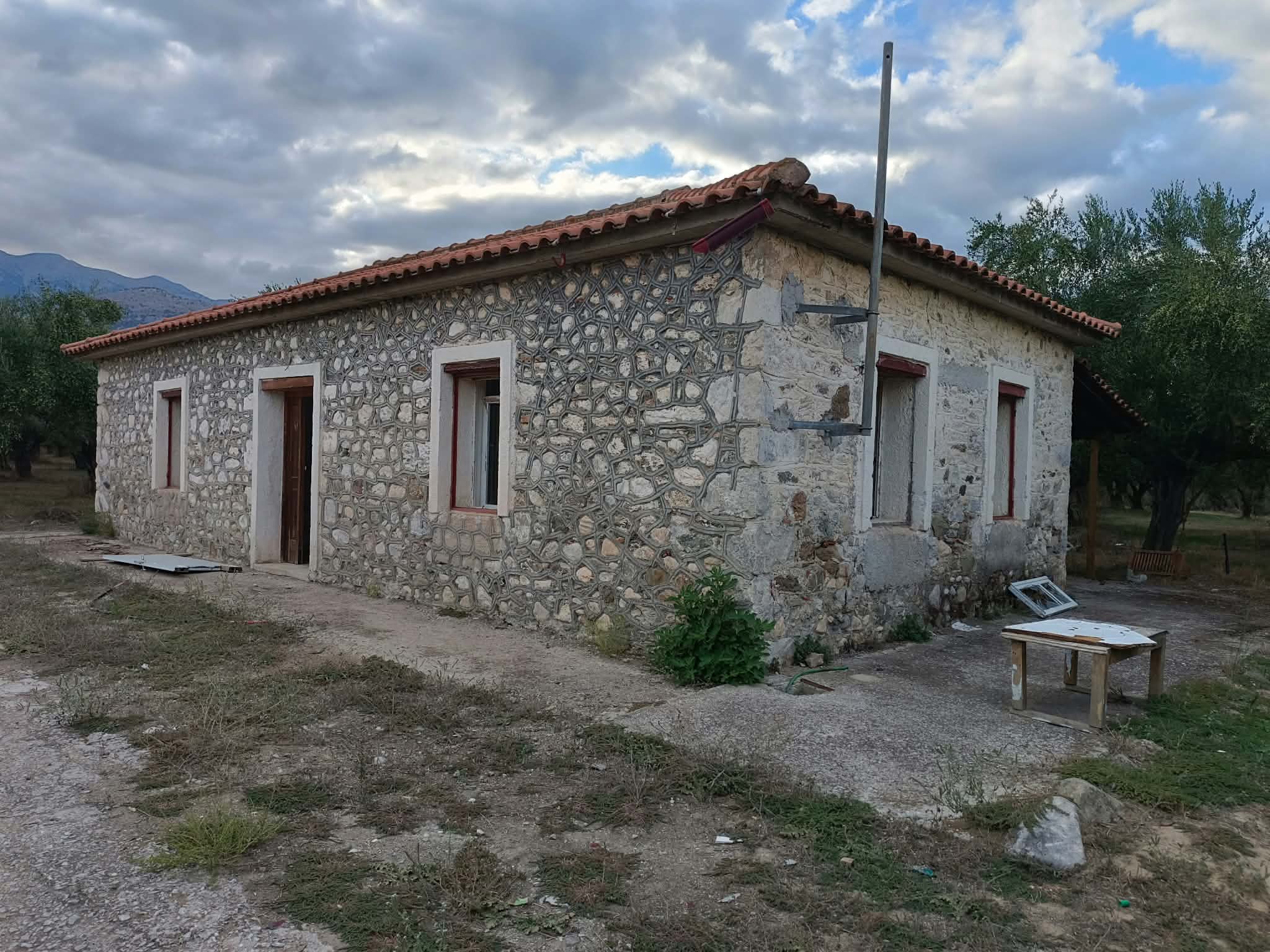 Σπάρτη, πωλείται κτήμα 36 στρ. με πέτρινη οικία